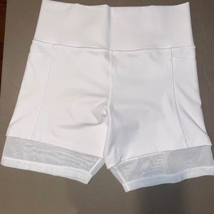 Athleta Mesh Me Up Stash Pocket 8" shorts White Size Large Womens NWOT